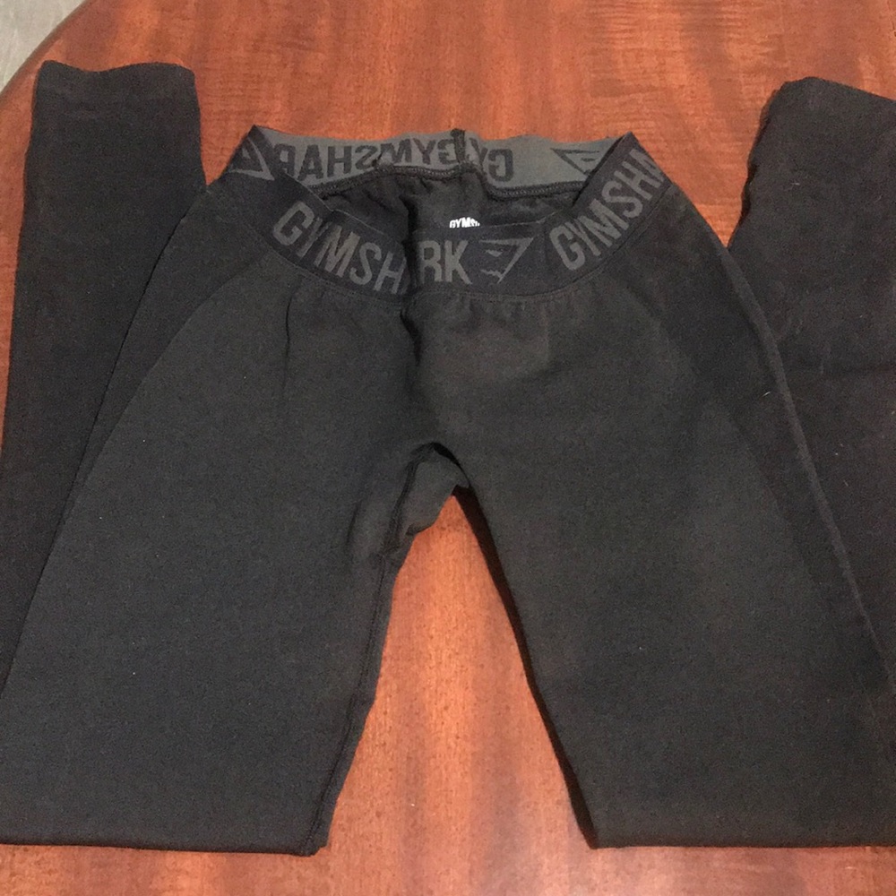 Gym shark leggings